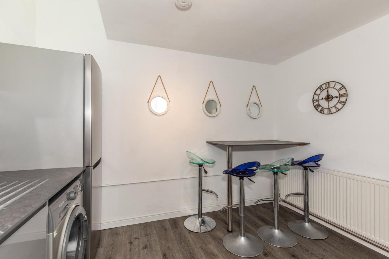 Location,4-br House,churchill Square Car Park & Sea-2 Min, Conference Centre 3 Min, Shops, Restaurants, I-360, Pier - Walking Distance * Hove
