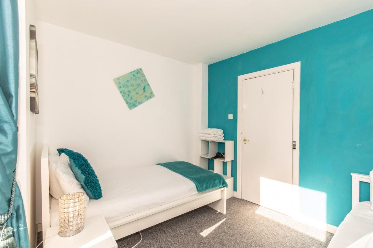 Location,4-br House,churchill Square Car Park & Sea-2 Min, Conference Centre 3 Min, Shops, Restaurants, I-360, Pier - Walking Distance *