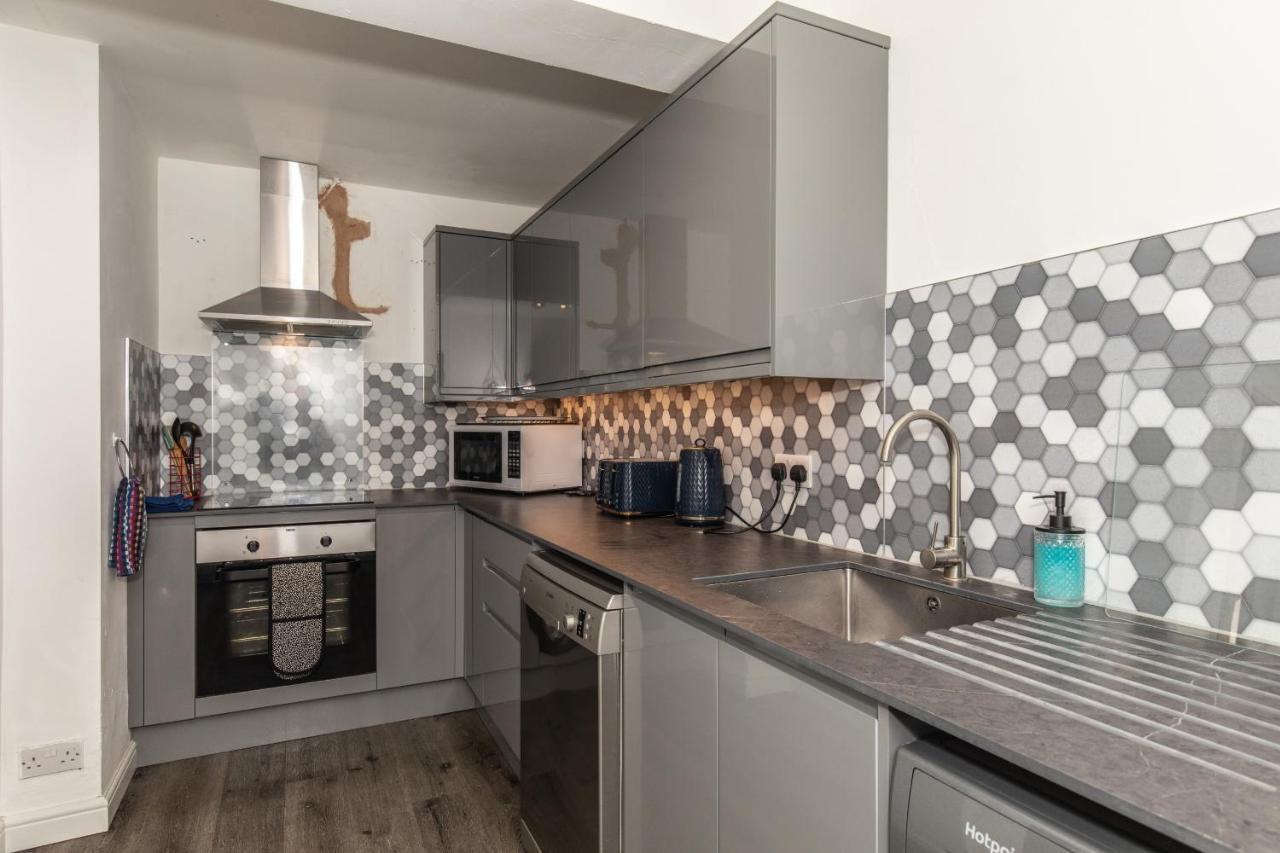 Location,4-br House,churchill Square Car Park & Sea-2 Min, Conference Centre 3 Min, Shops, Restaurants, I-360, Pier - Walking Distance