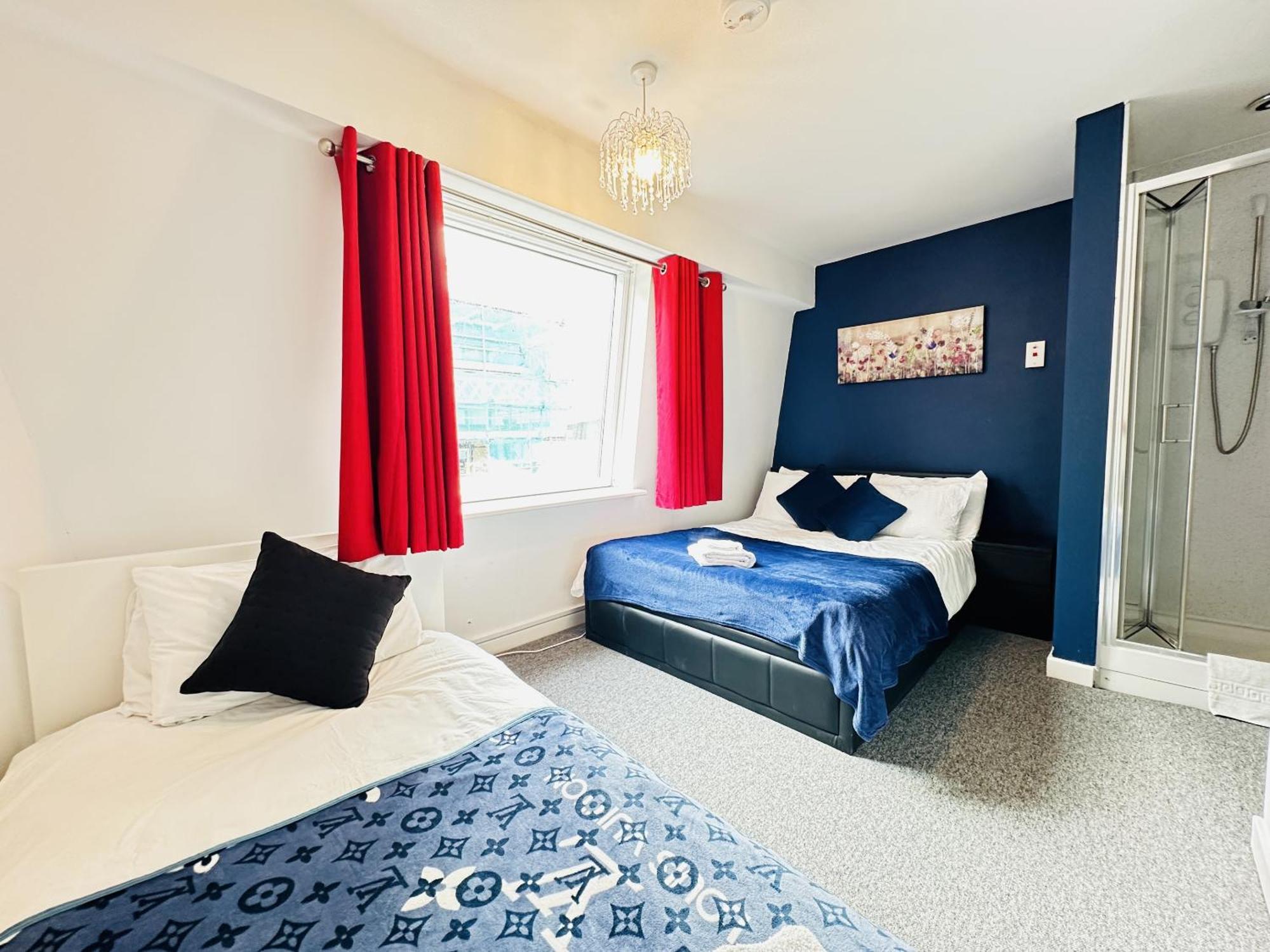 Location,4-br House,churchill Square Car Park & Sea-2 Min, Conference Centre 3 Min, Shops, Restaurants, I-360, Pier - Walking Distance Appartement Hove