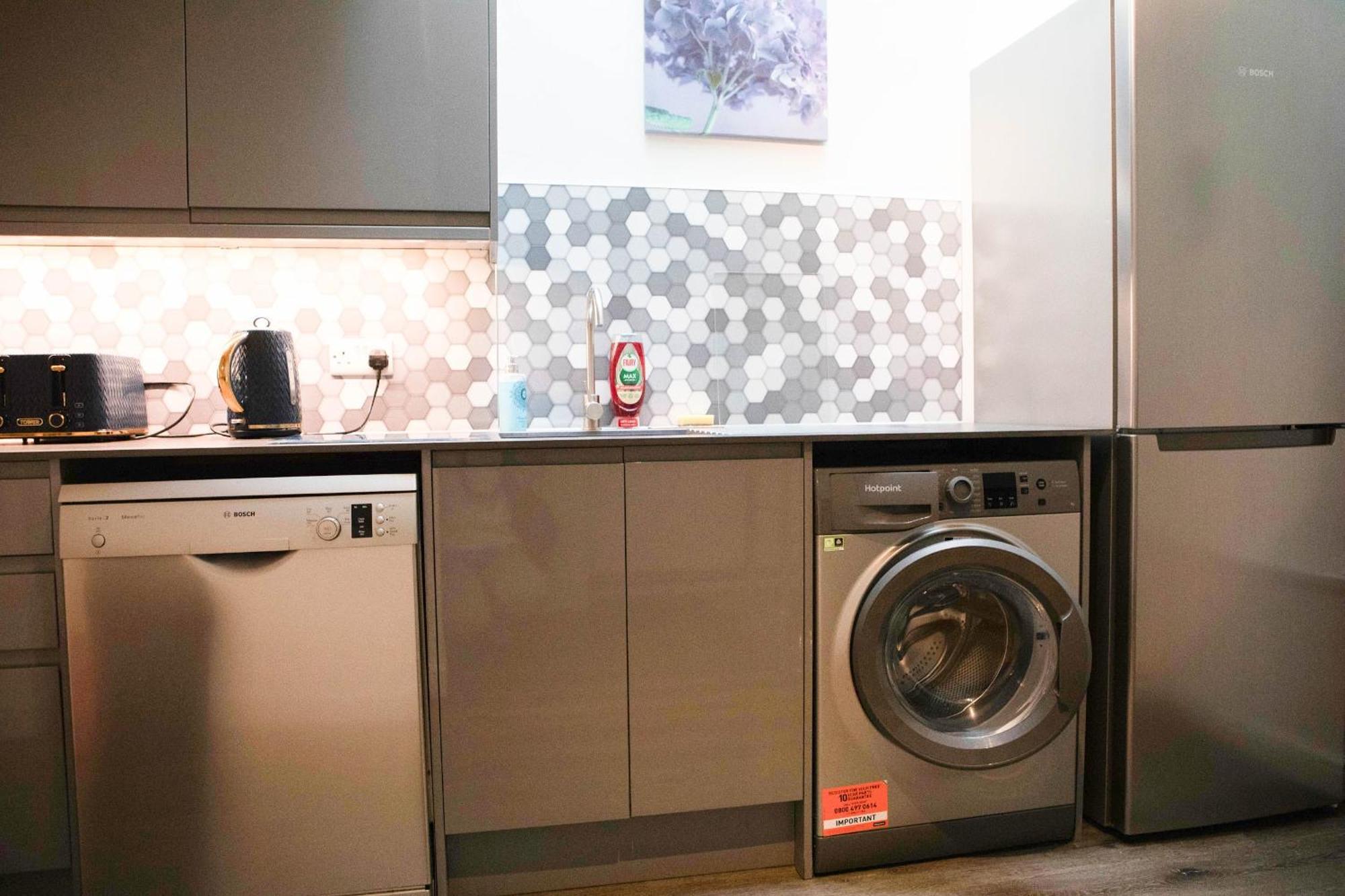 Appartement Location,4-br House,churchill Square Car Park & Sea-2 Min, Conference Centre 3 Min, Shops, Restaurants, I-360, Pier - Walking Distance Hove