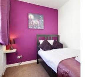 Location,4-br House,churchill Square Car Park & Sea-2 Min, Conference Centre 3 Min, Shops, Restaurants, I-360, Pier - Walking Distance *