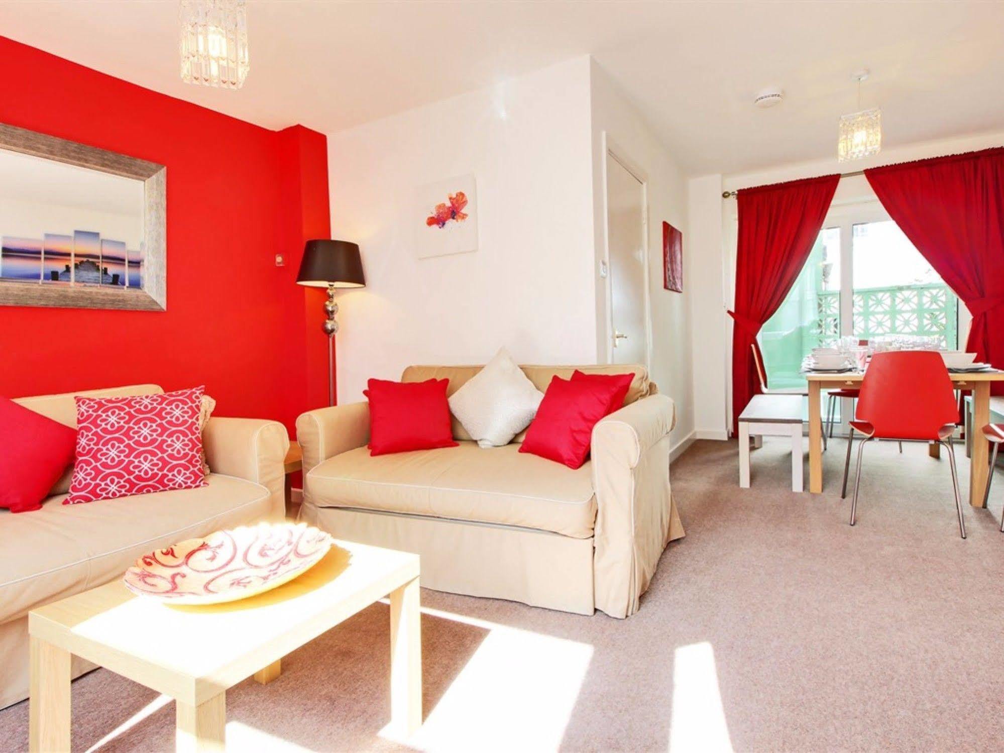 Location,4-br House,churchill Square Car Park & Sea-2 Min, Conference Centre 3 Min, Shops, Restaurants, I-360, Pier - Walking Distance * Hove