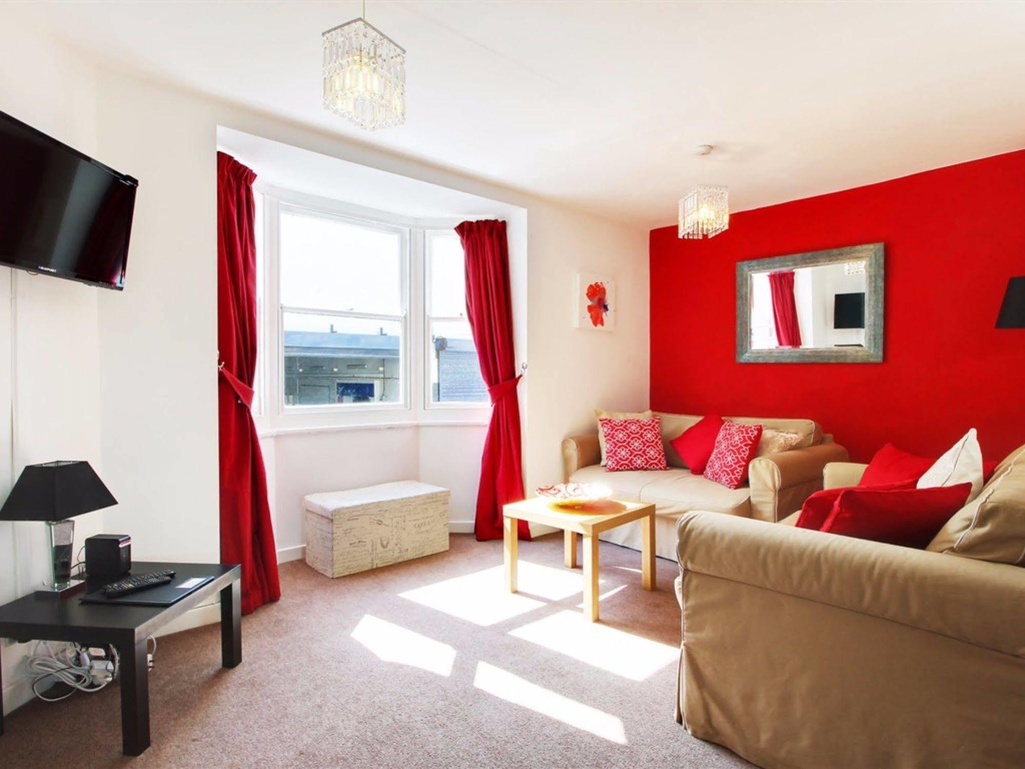 Location,4-br House,churchill Square Car Park & Sea-2 Min, Conference Centre 3 Min, Shops, Restaurants, I-360, Pier - Walking Distance * Hove