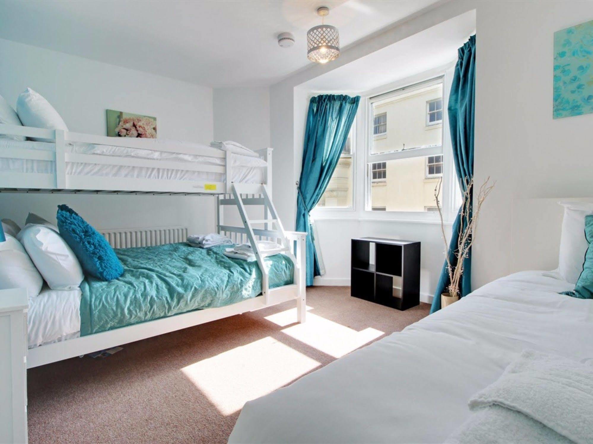 Location,4-br House,churchill Square Car Park & Sea-2 Min, Conference Centre 3 Min, Shops, Restaurants, I-360, Pier - Walking Distance Appartement Hove